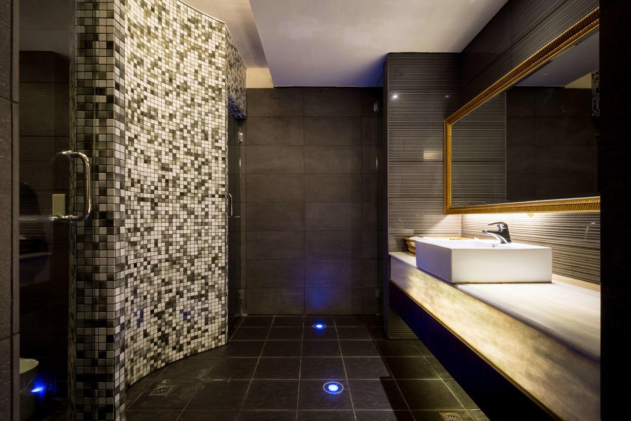 Uline Motel Taipei Bagian luar foto