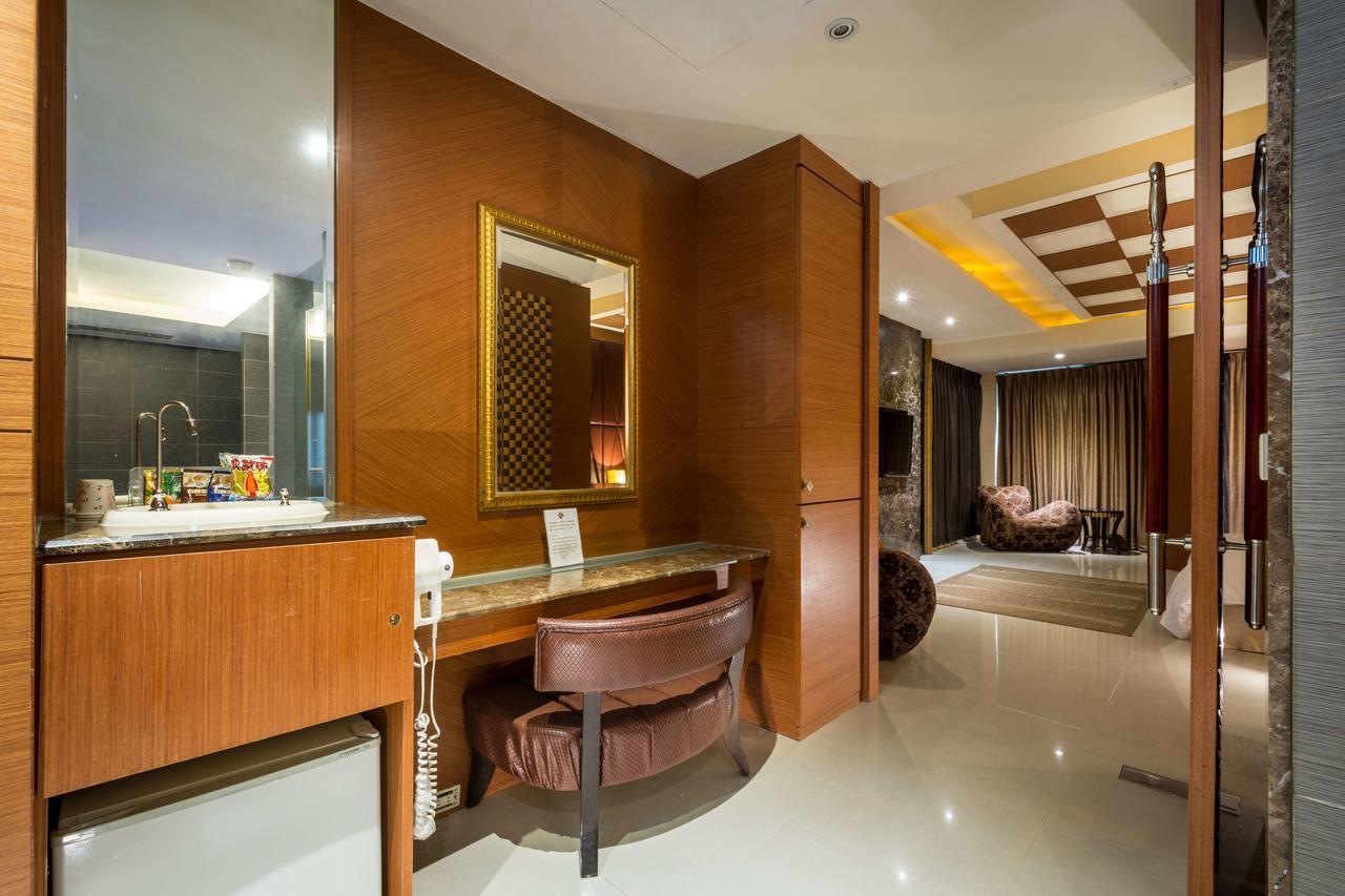 Uline Motel Taipei Bagian luar foto